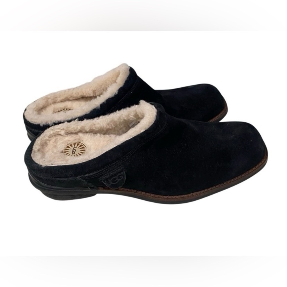 UGG Australia Shoreham in Black Sheepskin-lined Suede Mules Clog 6.5